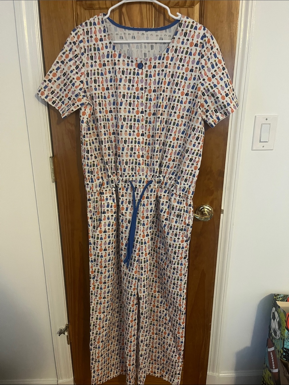Jumpsuit with darling pattern of illustrated people